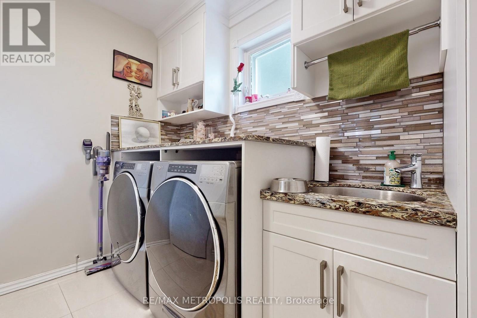 64 Mandel Crescent, Richmond Hill, Ontario  L4C 9Z7 - Photo 18 - N13068770