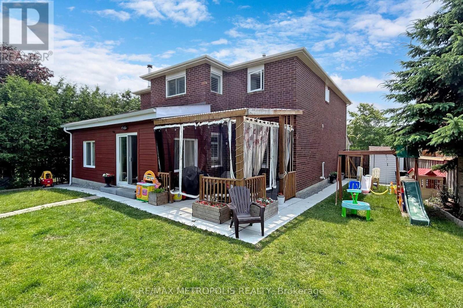 64 Mandel Crescent, Richmond Hill, Ontario  L4C 9Z7 - Photo 47 - N13068770