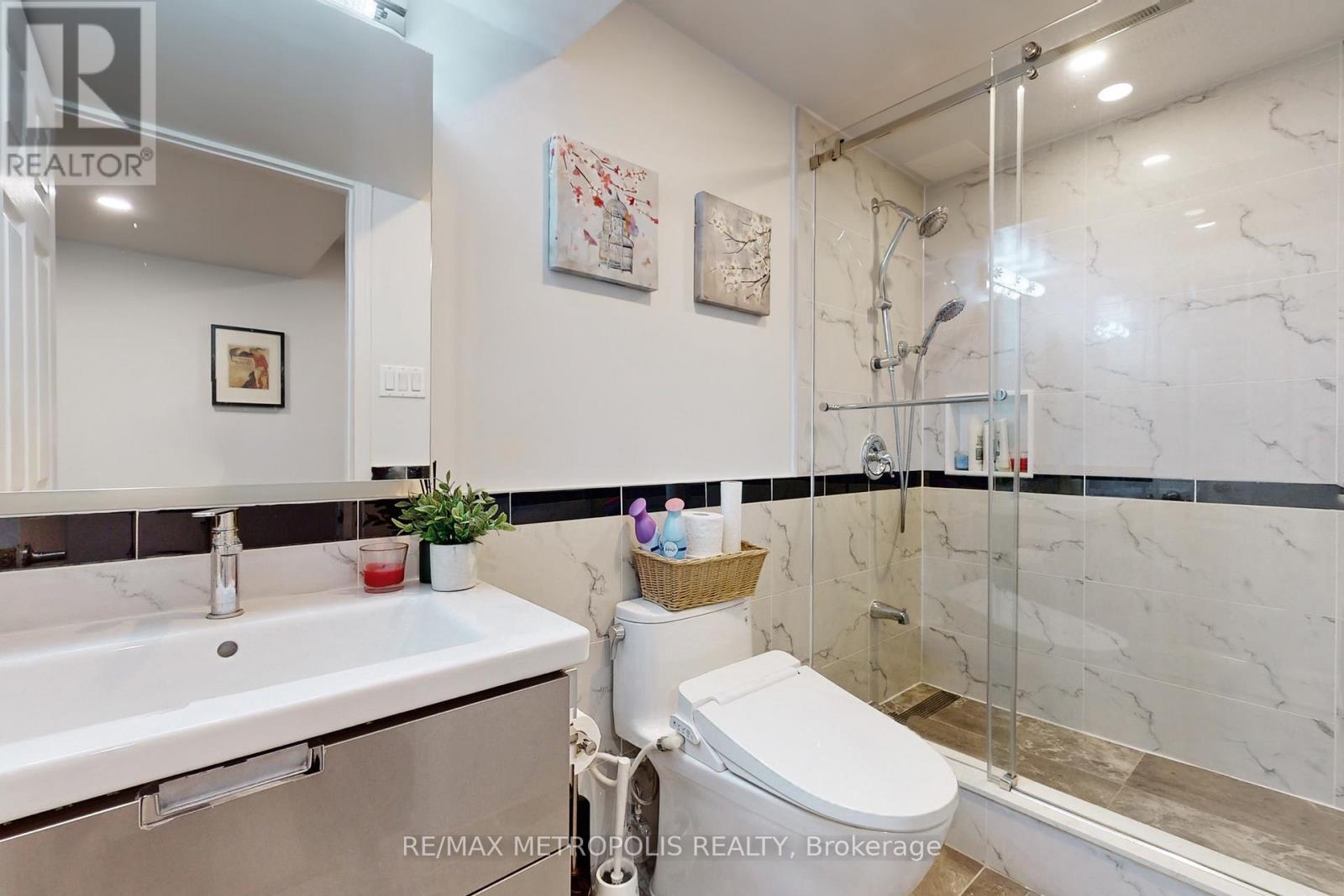 64 Mandel Crescent, Richmond Hill, Ontario  L4C 9Z7 - Photo 43 - N13068770