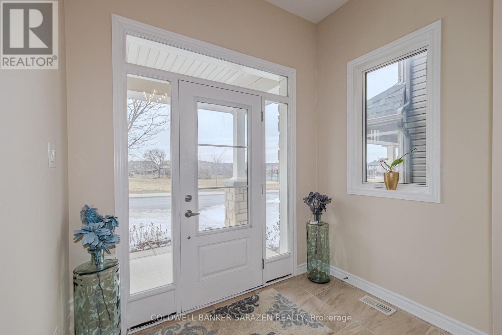 942 Guinness Crescent, Ottawa, Ontario  K2C 3H2 - Photo 4 - X12941710