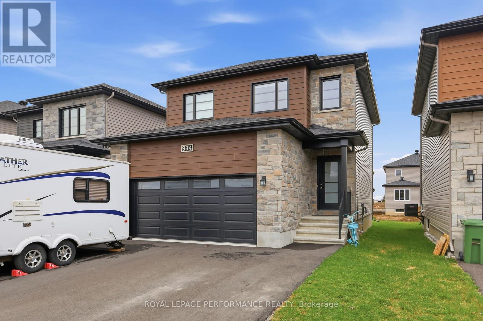 934 CHABLIS CRESCENT, Russell, Ontario