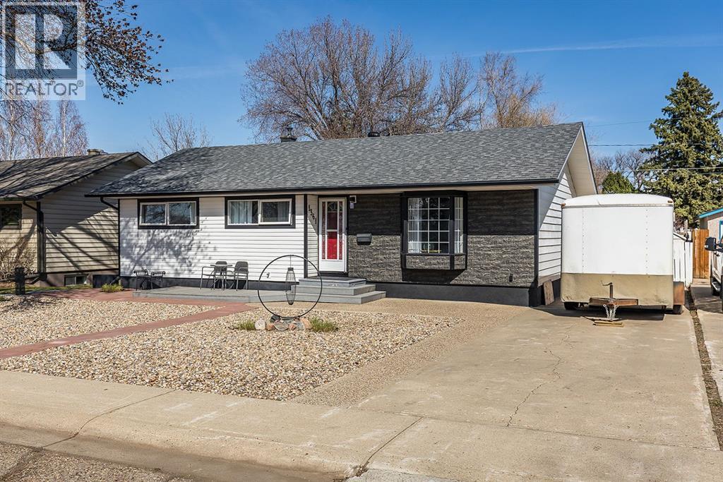 1361 Parker Avenue Nw, Medicine Hat, Alberta  T1A 6X1 - Photo 3 - A2306548