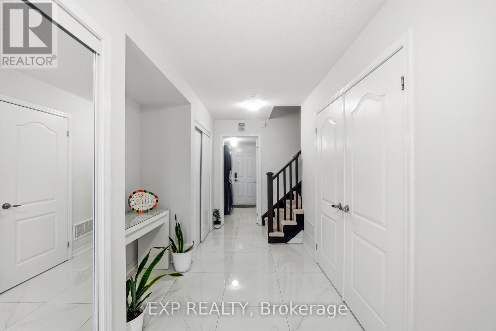 6 Toledo Lane, Brampton, Ontario  L7A 4H5 - Photo 3 - W13072320