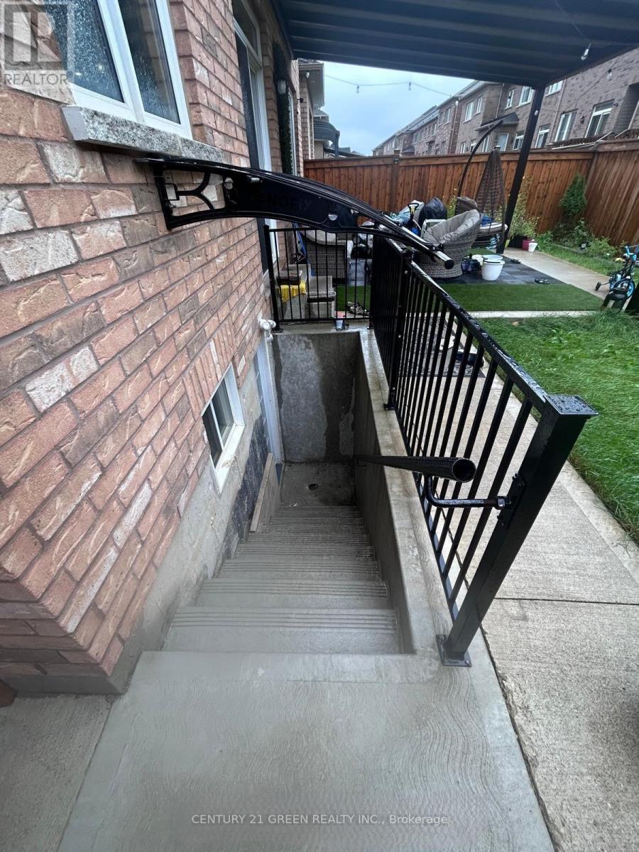 Bsmt - 30 Gillis Road, Brampton, Ontario  L7A 4V6 - Photo 3 - W13072364