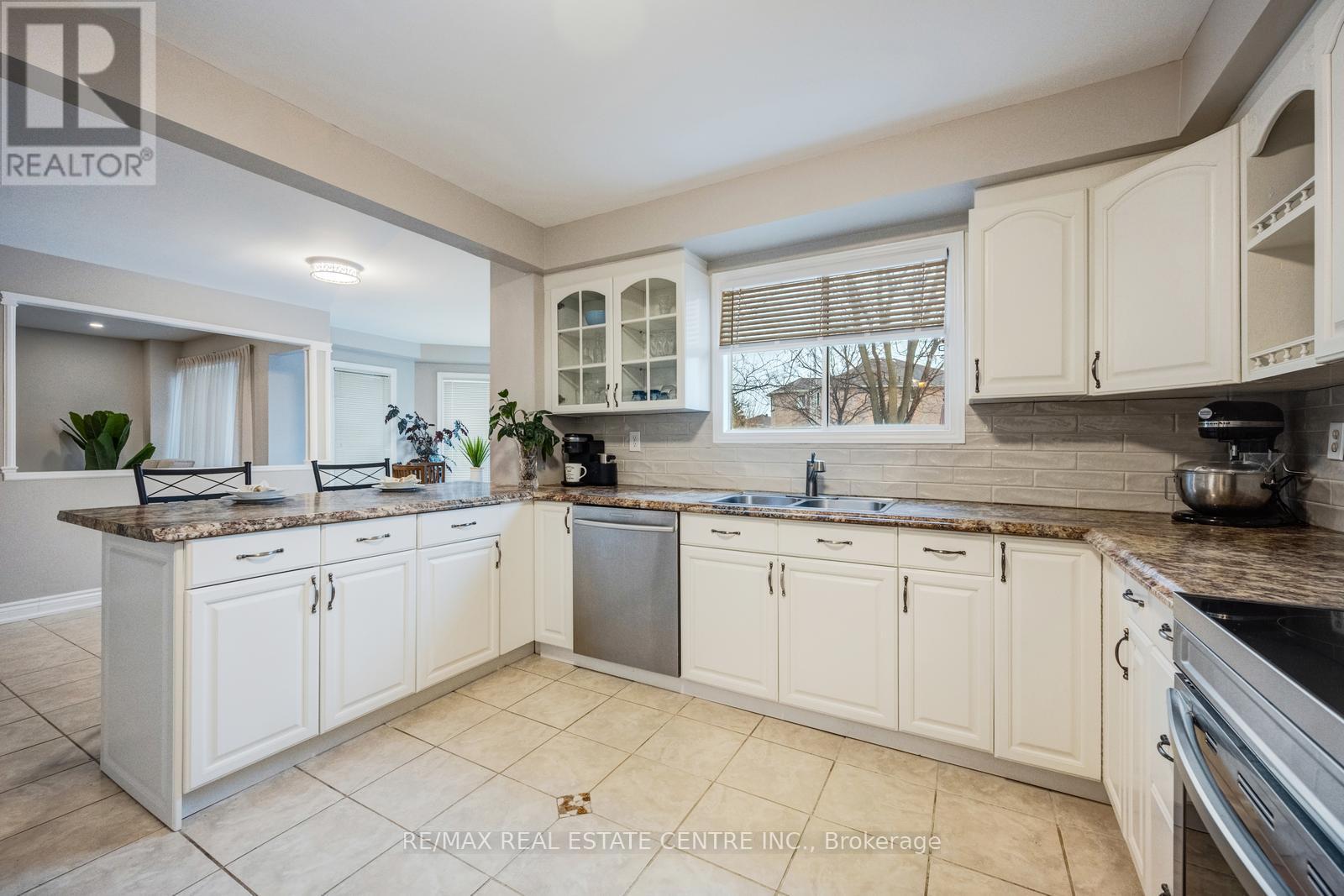 5580 Millbrook Lane, Mississauga, Ontario  L5M 3X9 - Photo 12 - W13072394