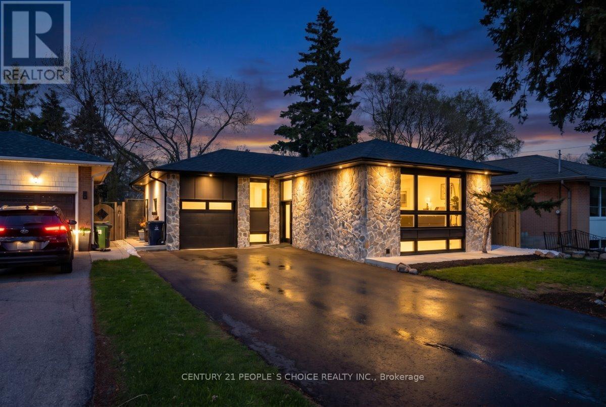 <div class="slider-price">$1,529,000</div><p>7 Nipissing Drive, Toronto, Ontario</p>