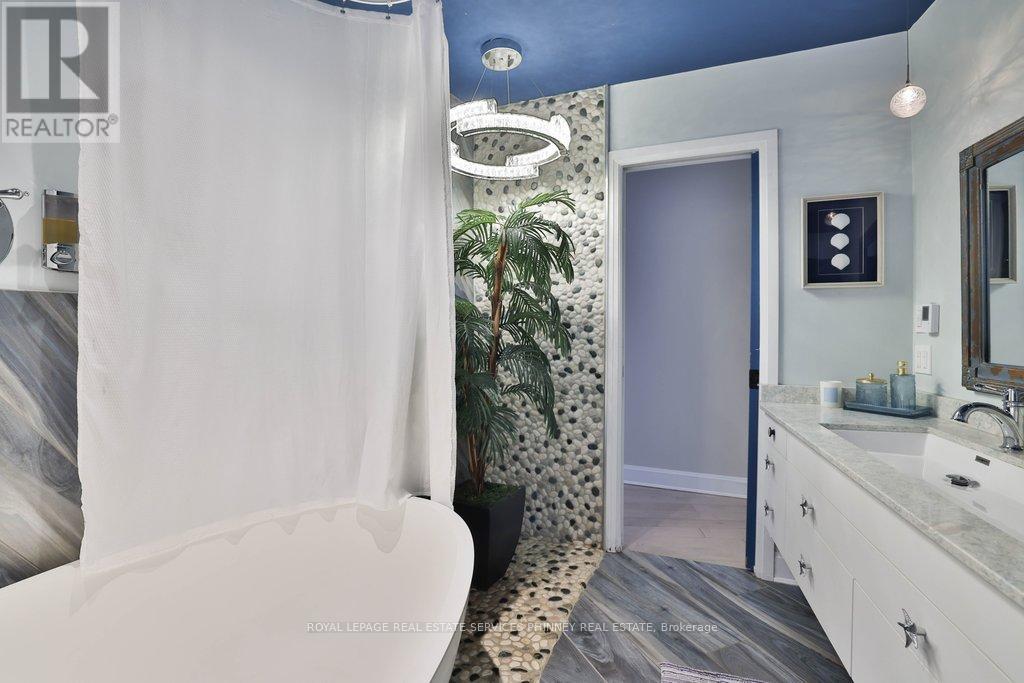 1352 Nocturne Court, Mississauga, Ontario  L5H 2L8 - Photo 22 - W13072402