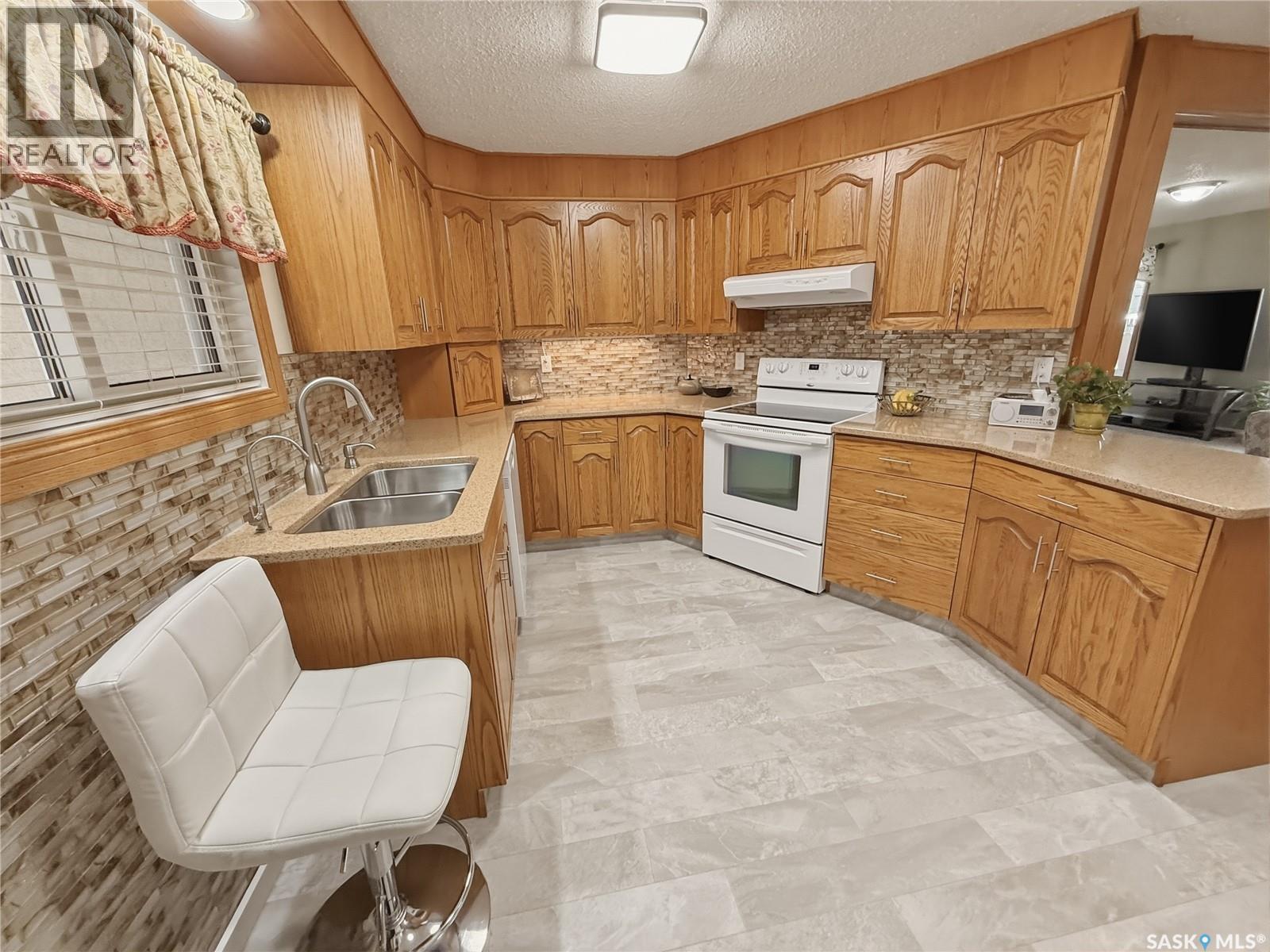 730 6th Avenue Ne, Swift Current, Saskatchewan  S9H 2M8 - Photo 12 - SK034603
