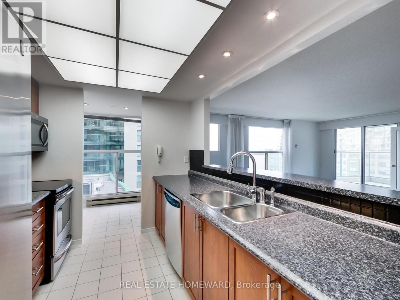 1208 - 77 Harbour Square, Toronto, Ontario  M5J 2S2 - Photo 14 - C13066692