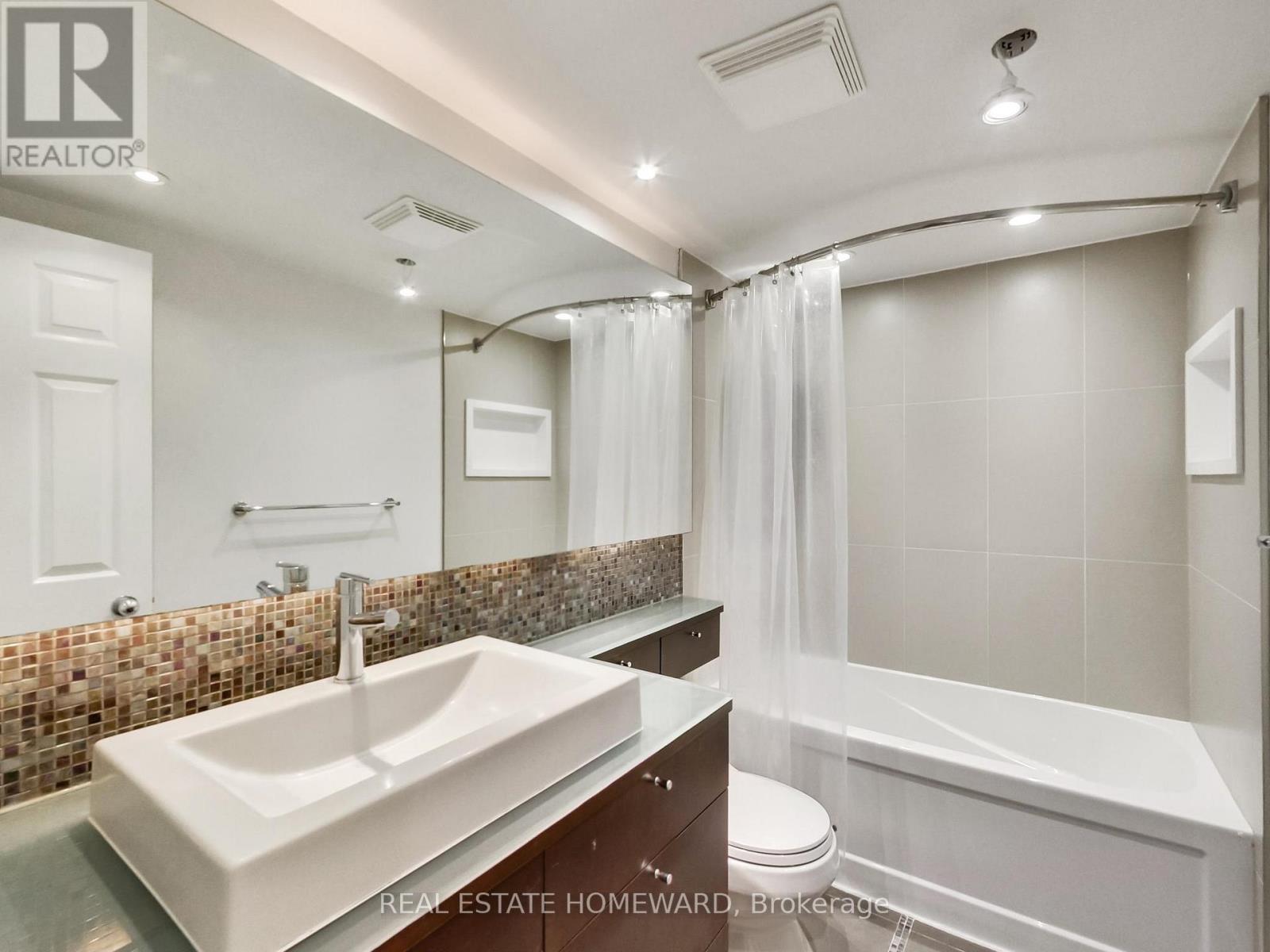1208 - 77 Harbour Square, Toronto, Ontario  M5J 2S2 - Photo 31 - C13066692