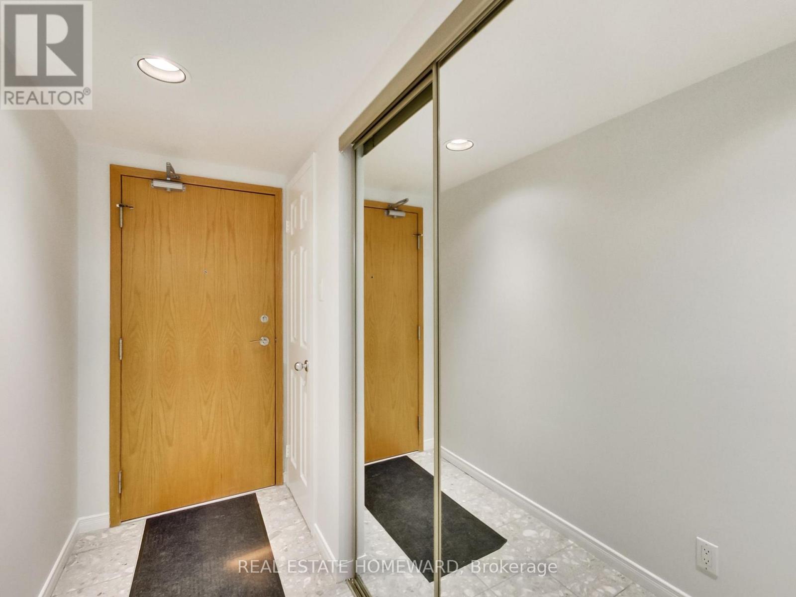 1208 - 77 Harbour Square, Toronto, Ontario  M5J 2S2 - Photo 6 - C13066692