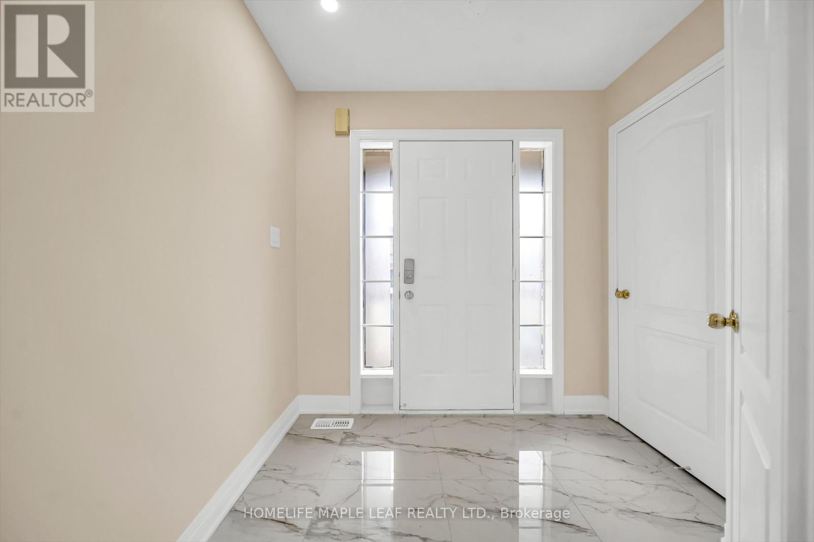 6 Vermont Road, Brampton, Ontario  L7A 3G3 - Photo 4 - W13072048