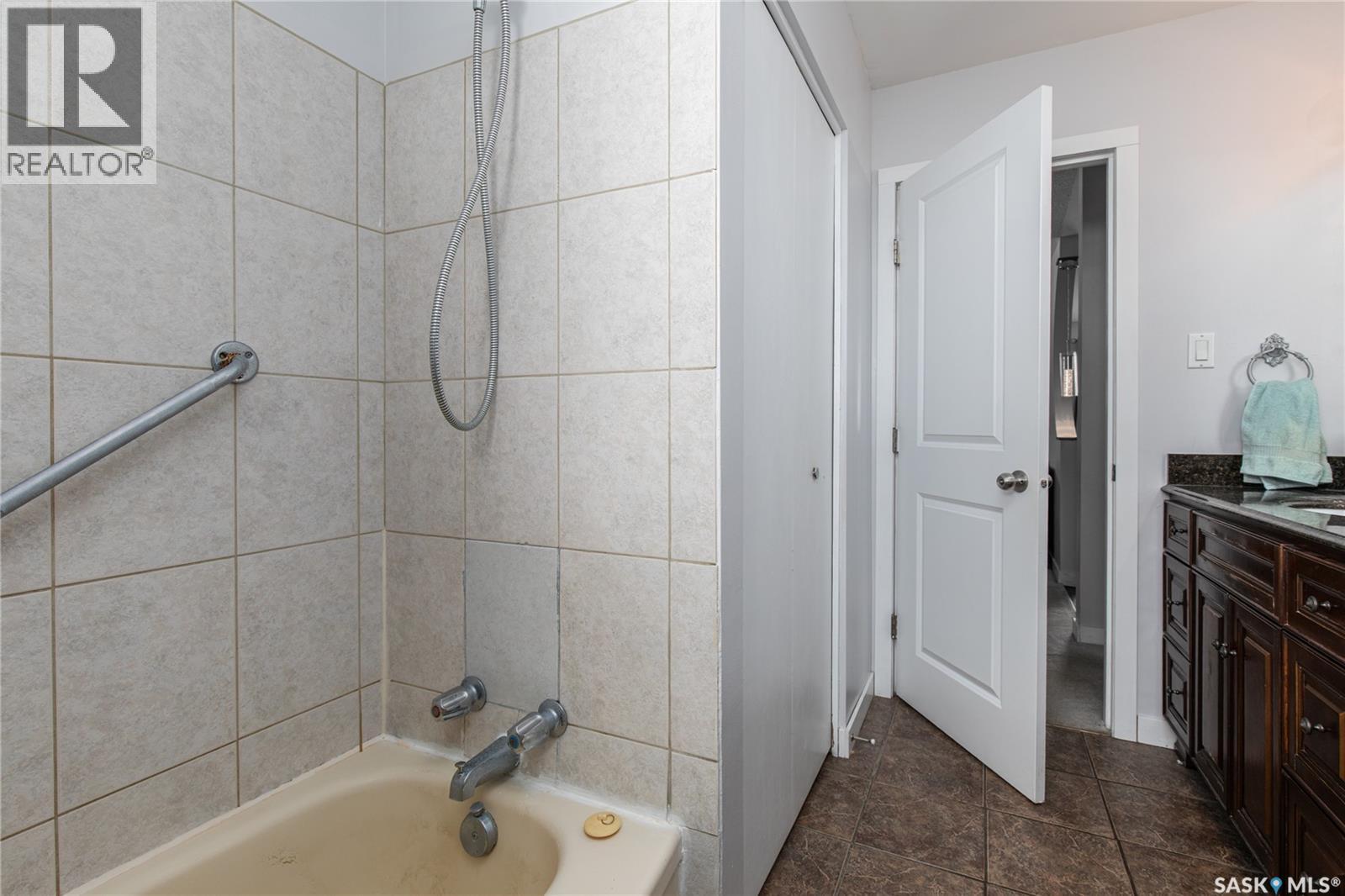 401 Stadacona Street W, Moose Jaw, Saskatchewan  S6H 1Z7 - Photo 24 - SK034142