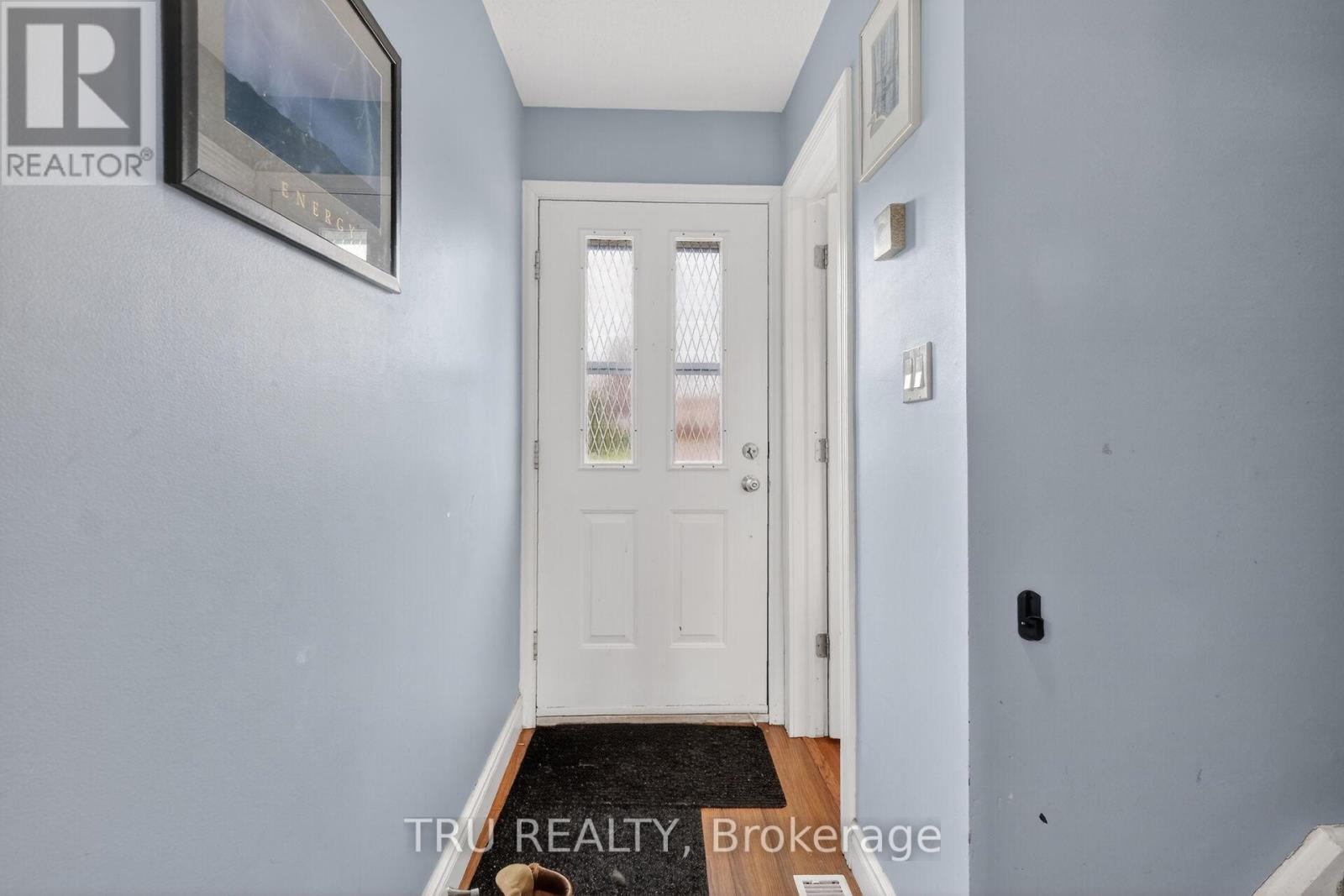 369 Mockingbird Drive, Ottawa, Ontario  K1E 2A6 - Photo 2 - X13072498