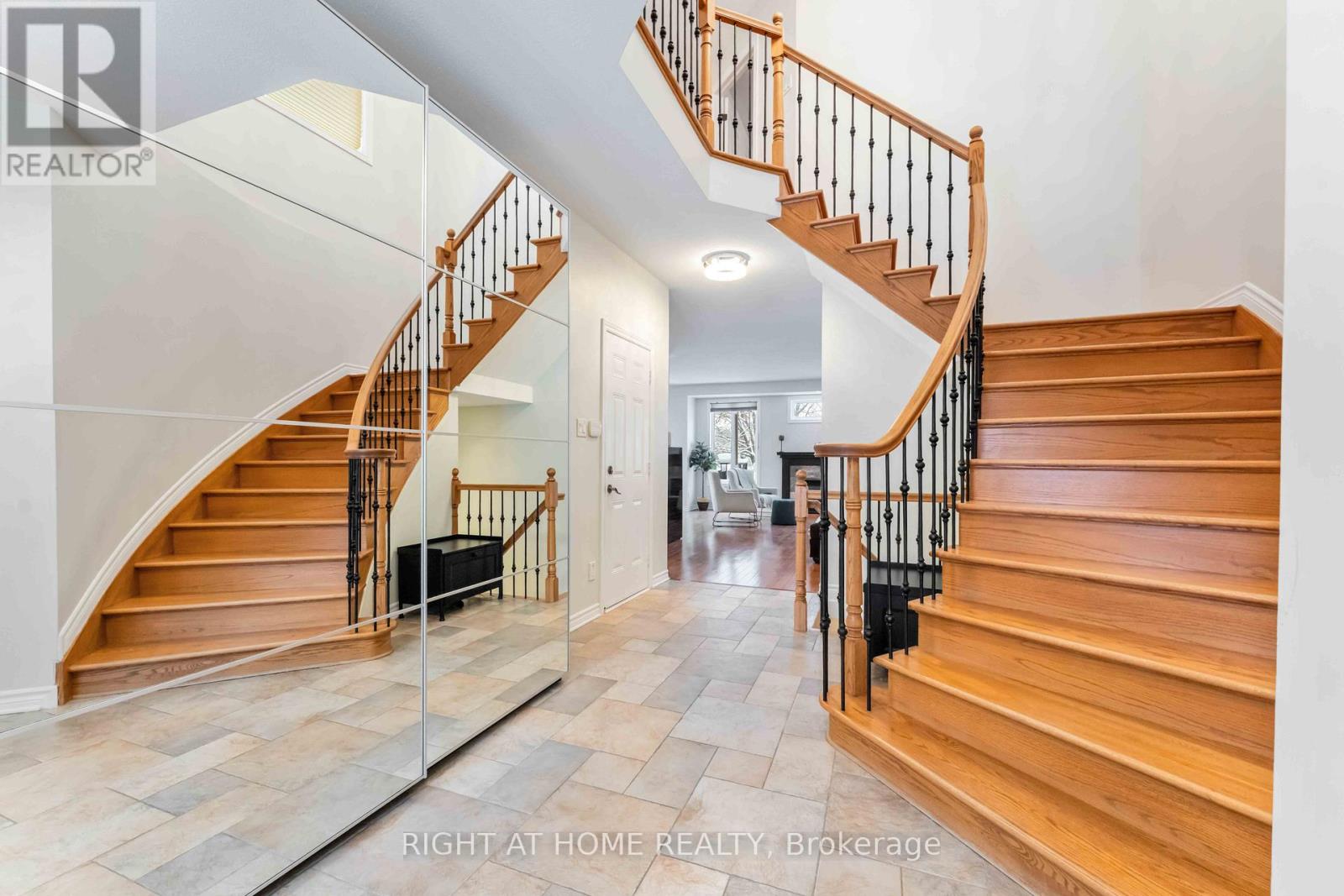 162 Saltspring Private, Ottawa, Ontario  K2M 0B1 - Photo 4 - X12887322