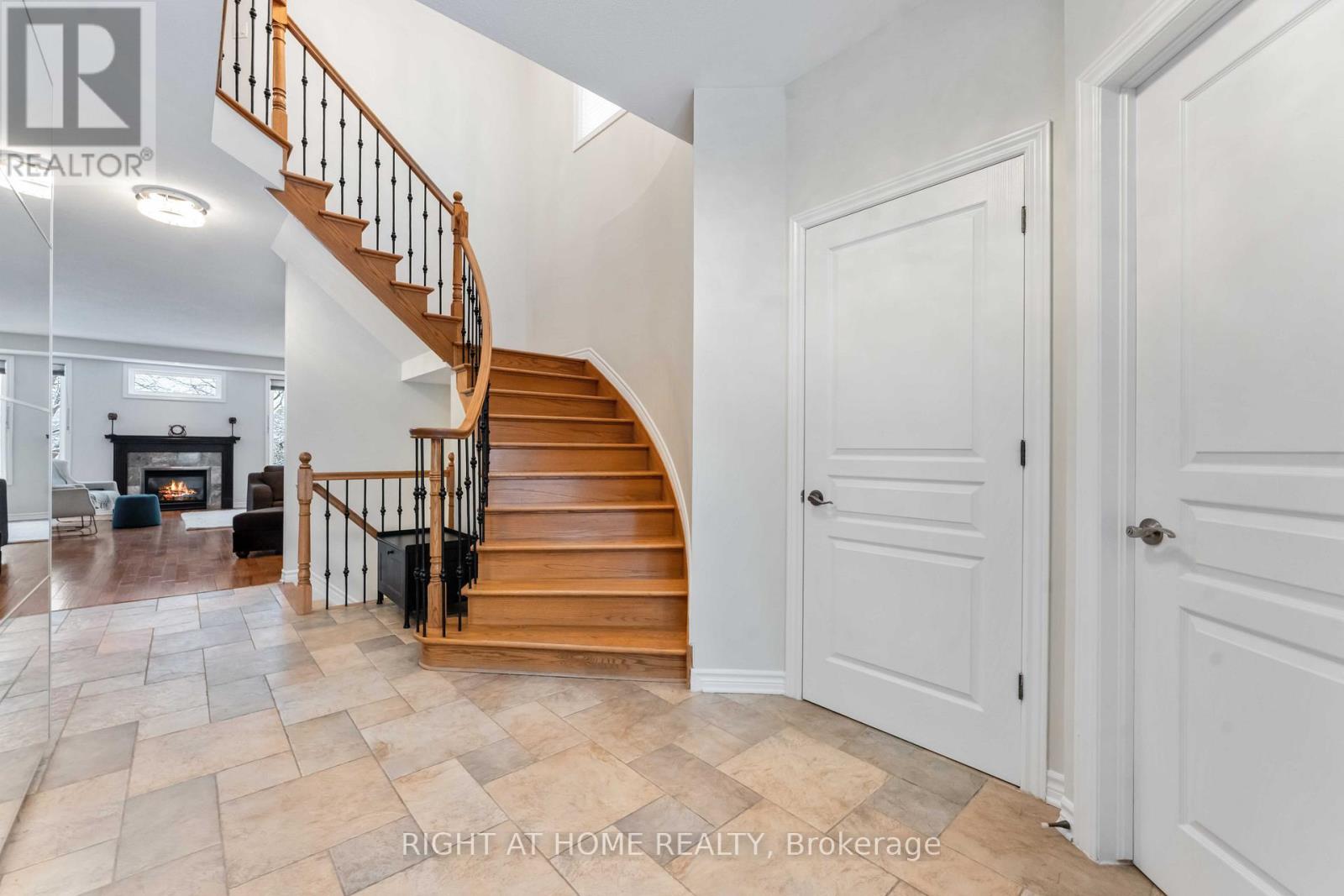 162 Saltspring Private, Ottawa, Ontario  K2M 0B1 - Photo 5 - X12887322