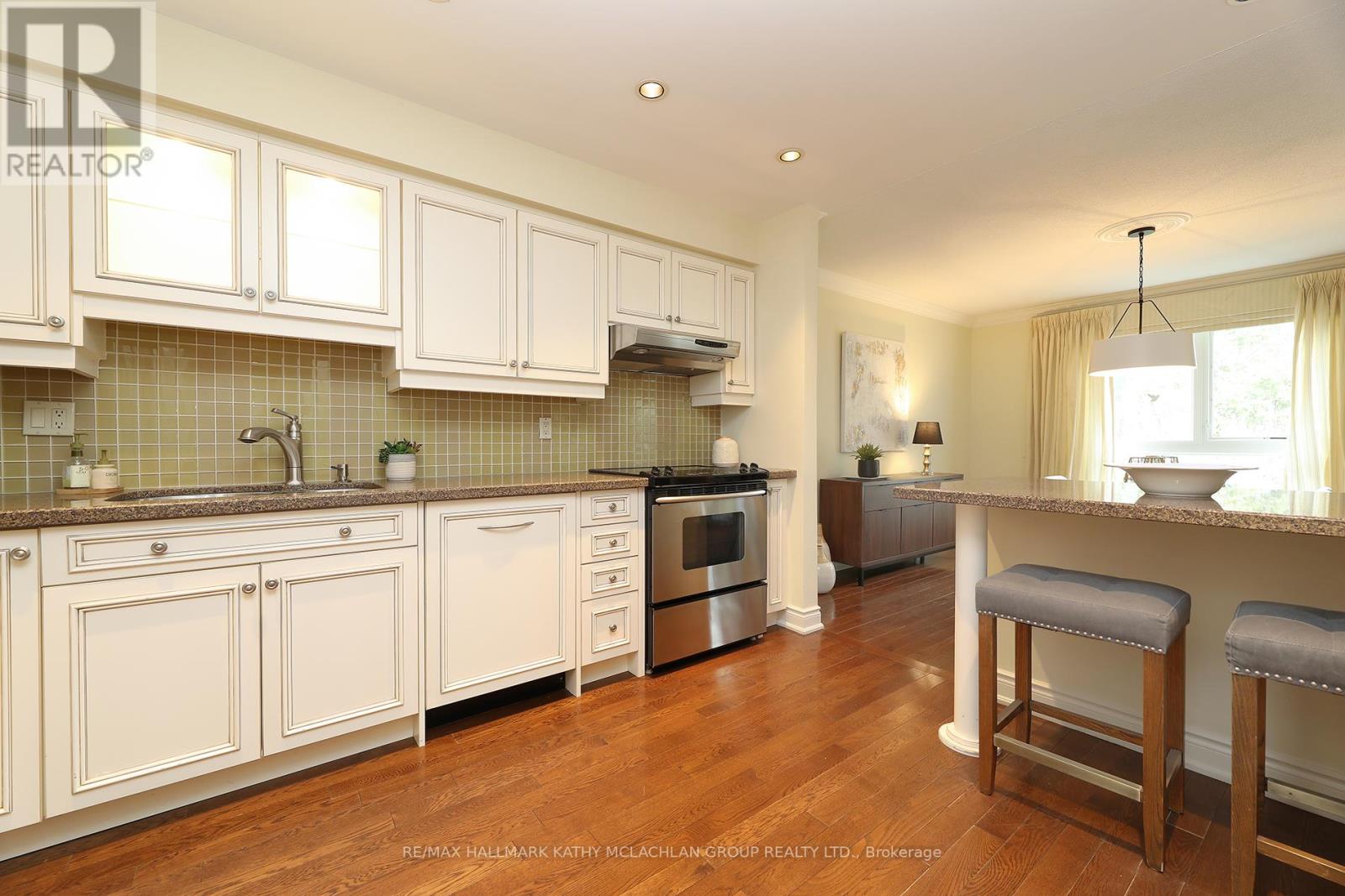 38 Crimson Millway, Toronto, Ontario  M2L 1T6 - Photo 5 - C13072598
