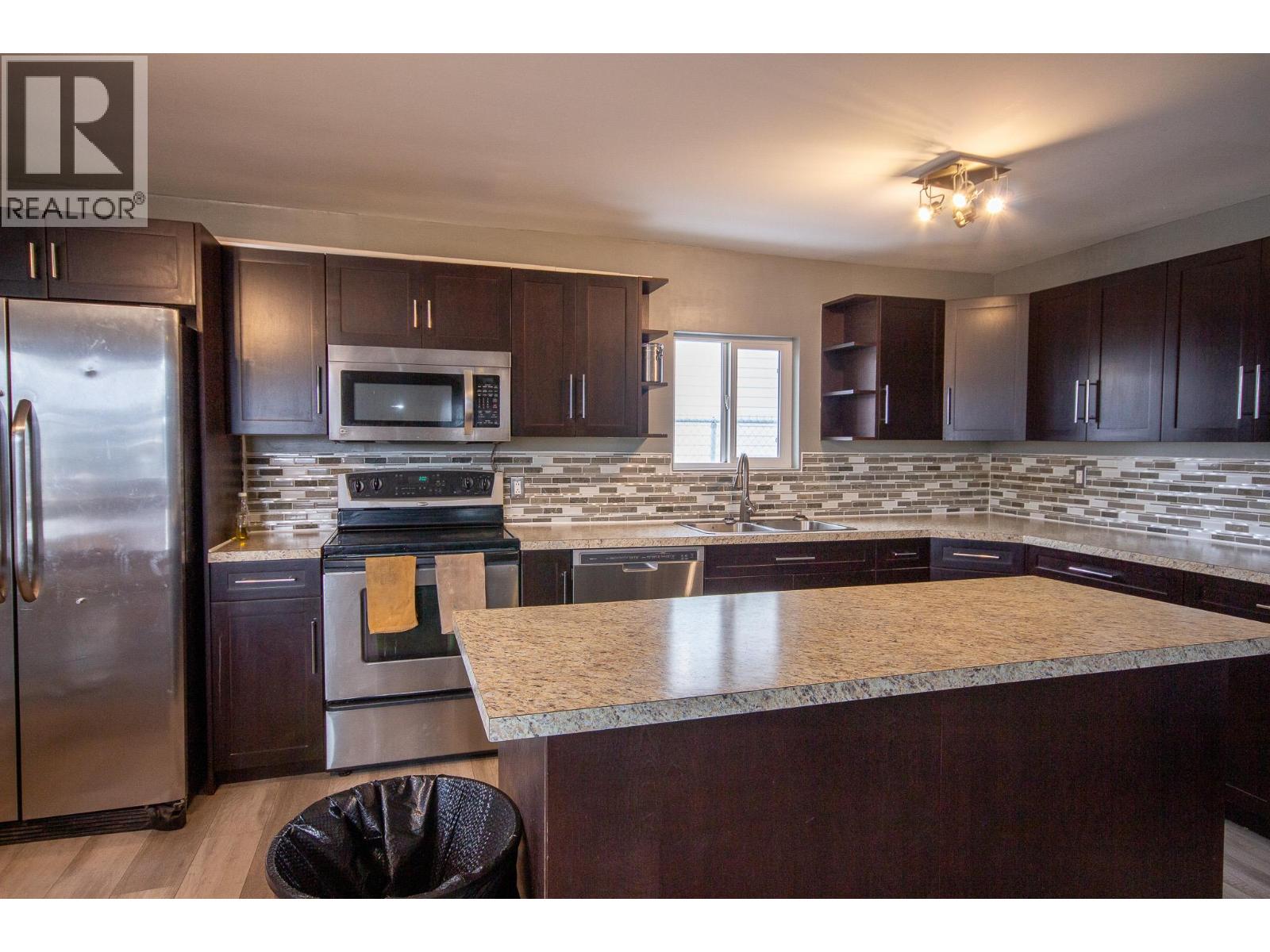1604 108 Avenue, Dawson Creek, British Columbia  V1G 2T6 - Photo 2 - 10367035