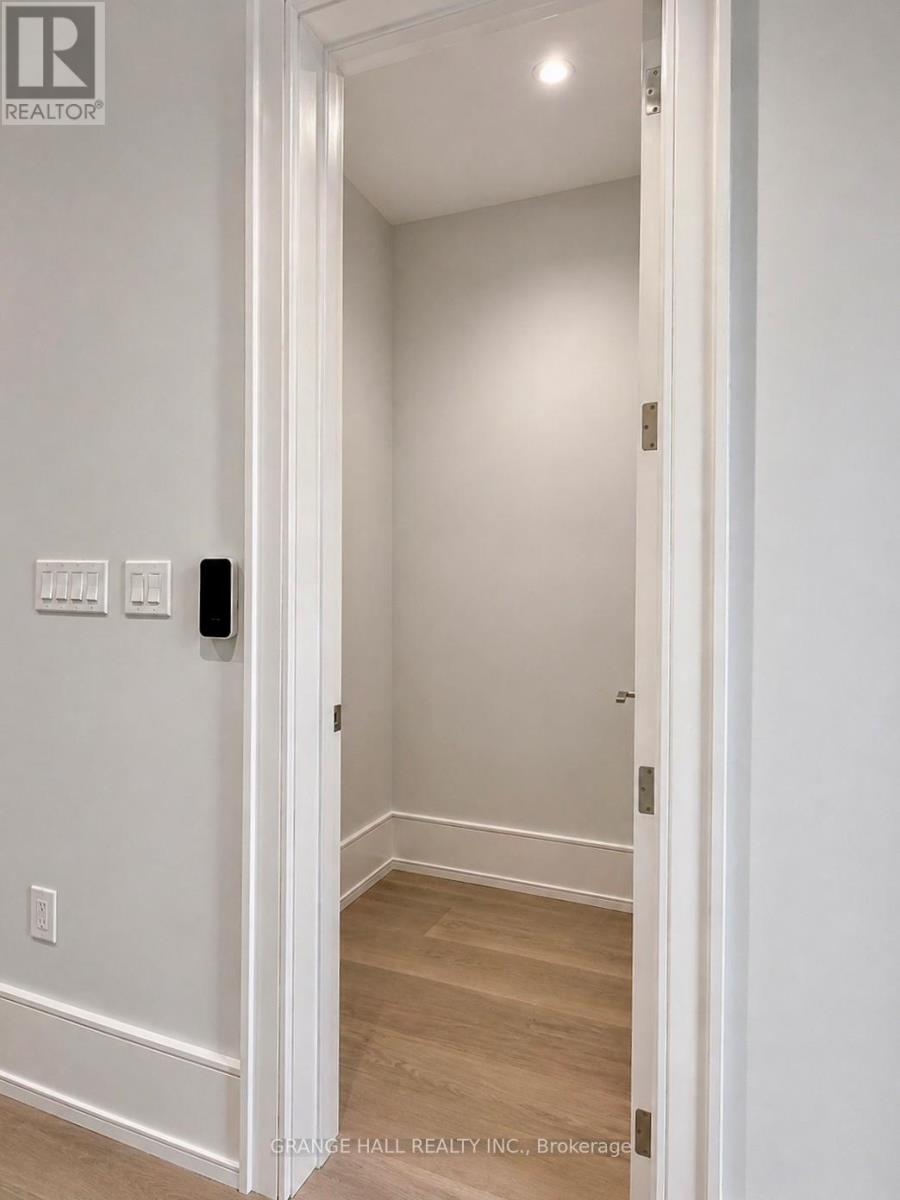 16 Barker Avenue, Toronto, Ontario  M4C 2N3 - Photo 41 - W13018612