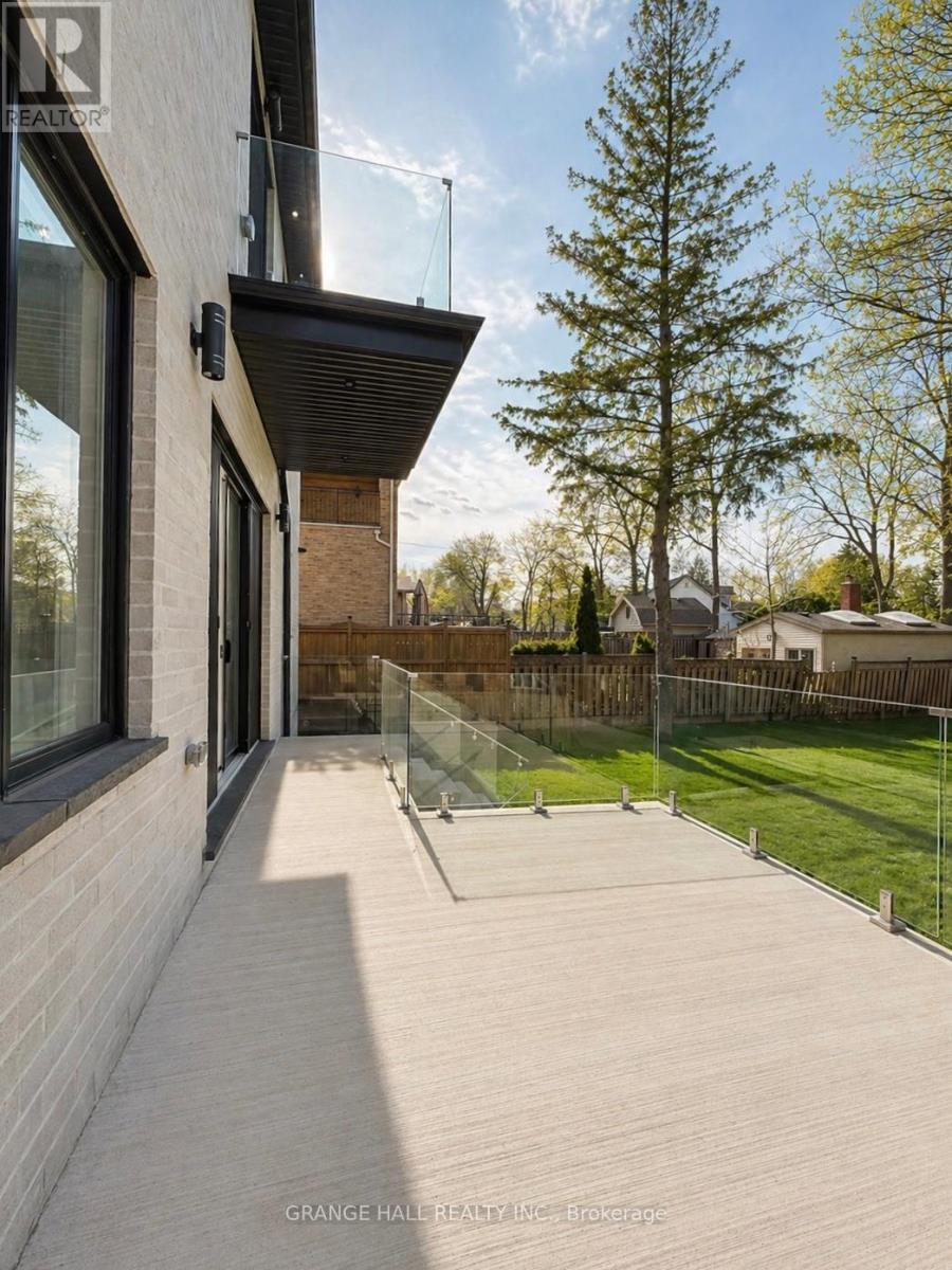 16 Barker Avenue, Toronto, Ontario  M4C 2N3 - Photo 48 - W13018612