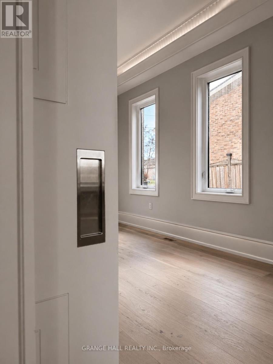 16 Barker Avenue, Toronto, Ontario  M4C 2N3 - Photo 7 - W13018612