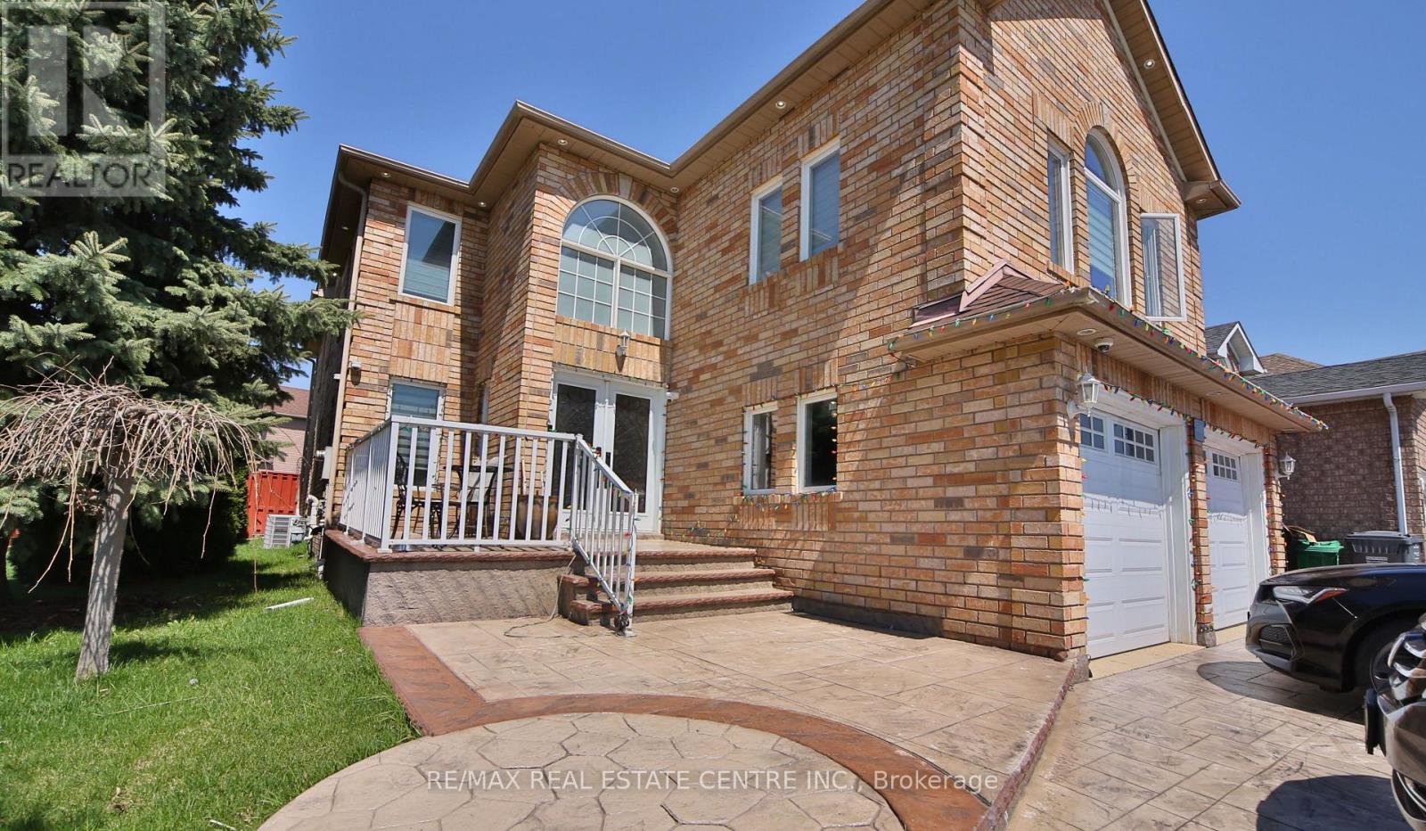 5539 Loonlake Avenue, Mississauga, Ontario  L5V 2E3 - Photo 3 - W13067686