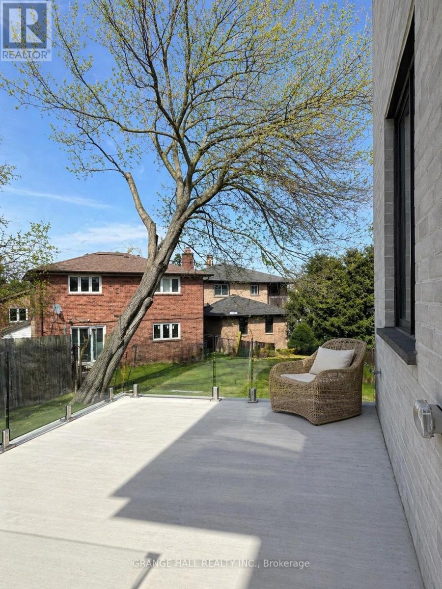 16 Barker Avenue, Toronto, Ontario  M4C 2N3 - Photo 47 - W13018612