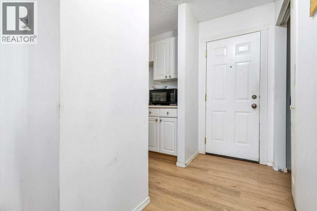 204, 4904 54 Street, Red Deer, Alberta  T4N 2G8 - Photo 2 - A2305551