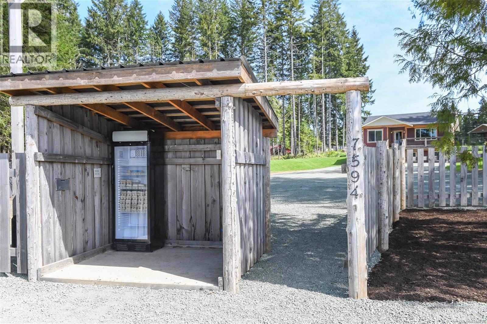 7594 Island Hwy N, Merville, British Columbia  V9N 1G3 - Photo 8 - 1034278