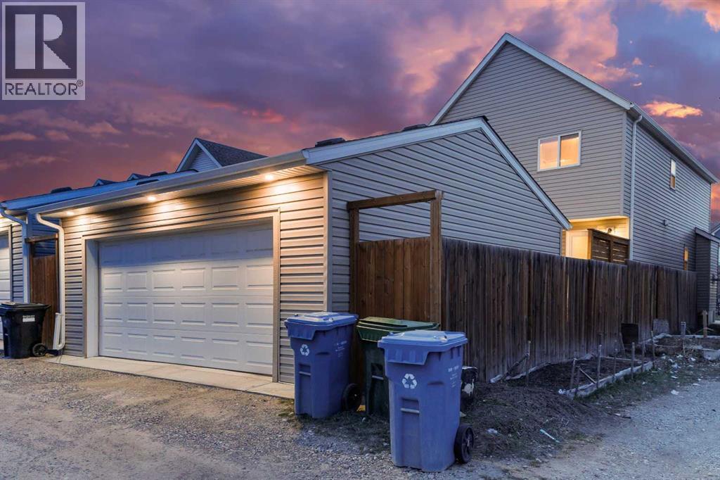 27 Copperpond Heights Se, Calgary, Alberta  T2Z 0W8 - Photo 35 - A2306528