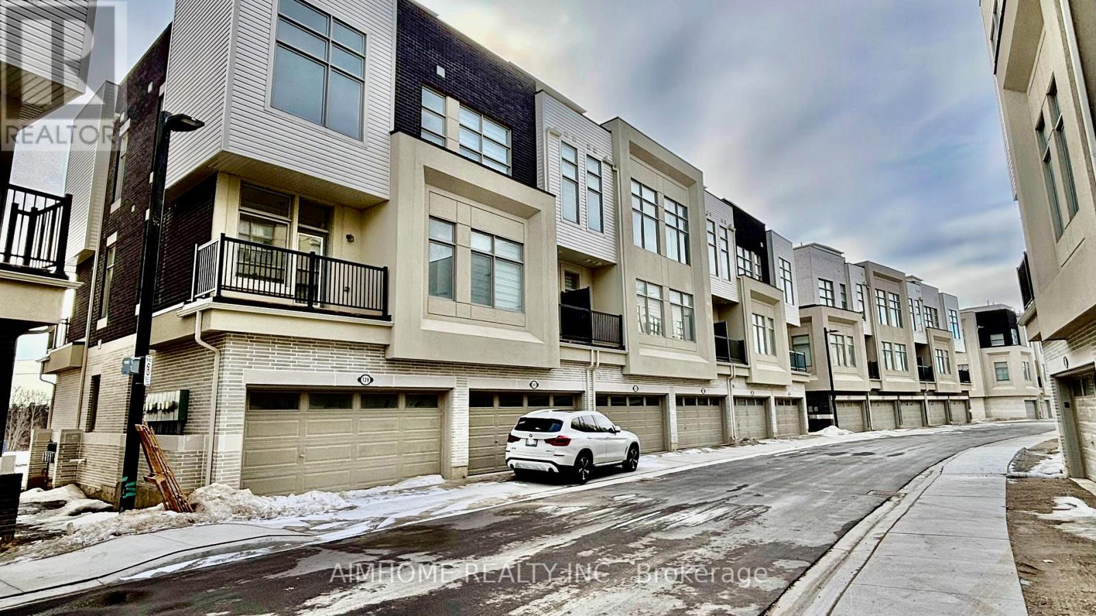 143 Markland Street, Markham, Ontario  L6C 2V6 - Photo 2 - N13072452