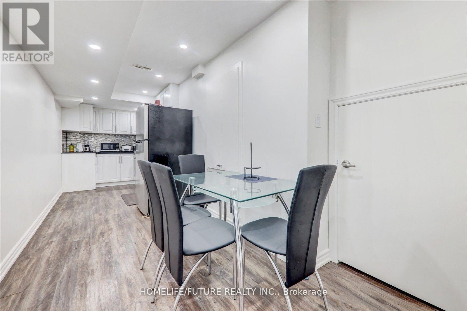 70 Mohandas Drive, Markham, Ontario  L3S 0E4 - Photo 12 - N13072456