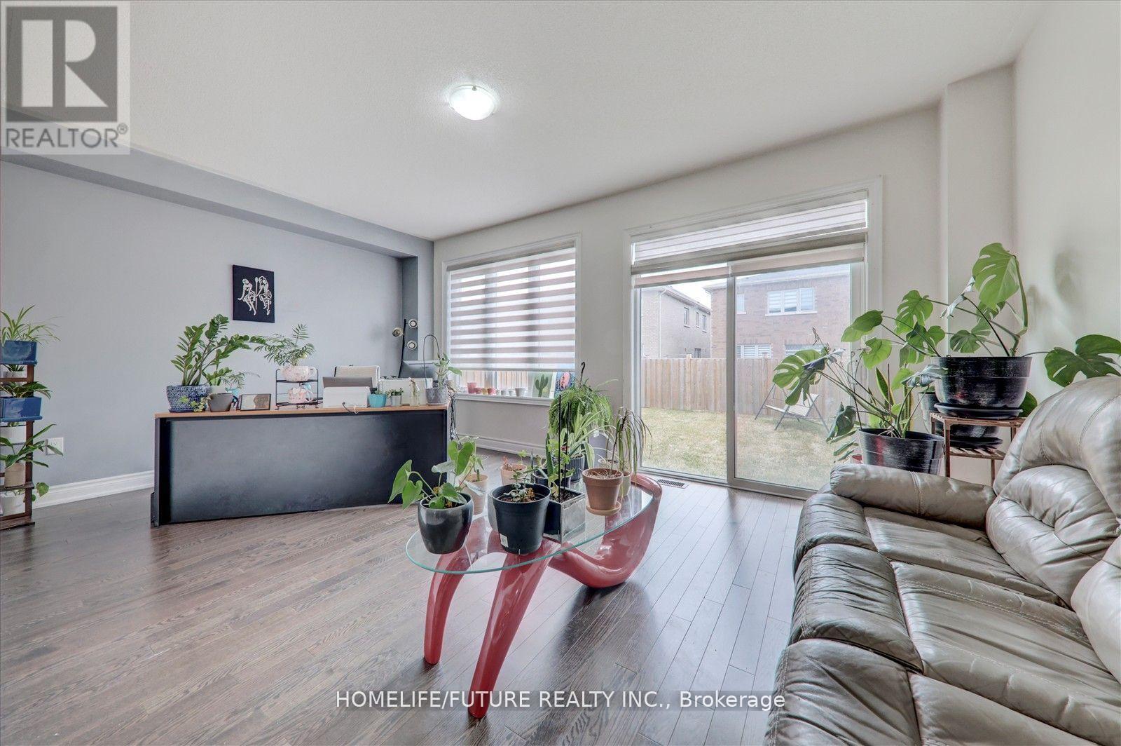 70 Mohandas Drive, Markham, Ontario  L3S 0E4 - Photo 7 - N13072456