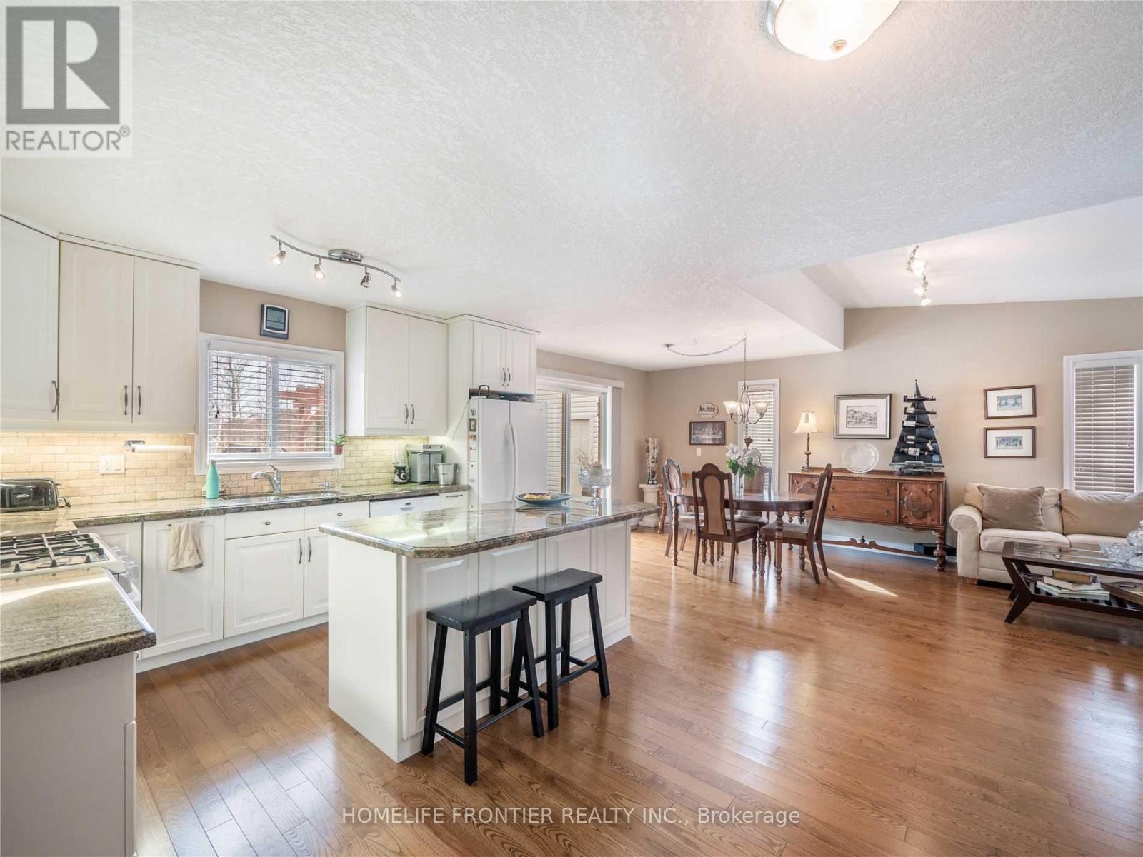 1049 7th Line S, Innisfil, Ontario  M5M 2H1 - Photo 10 - N13072490