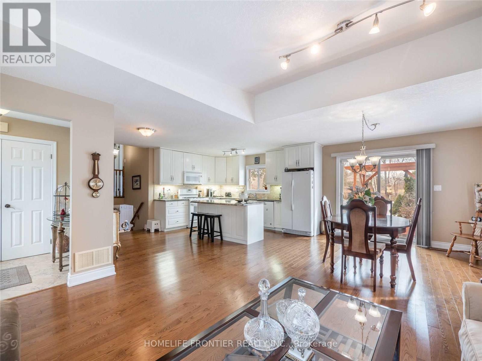 1049 7th Line S, Innisfil, Ontario  M5M 2H1 - Photo 7 - N13072490