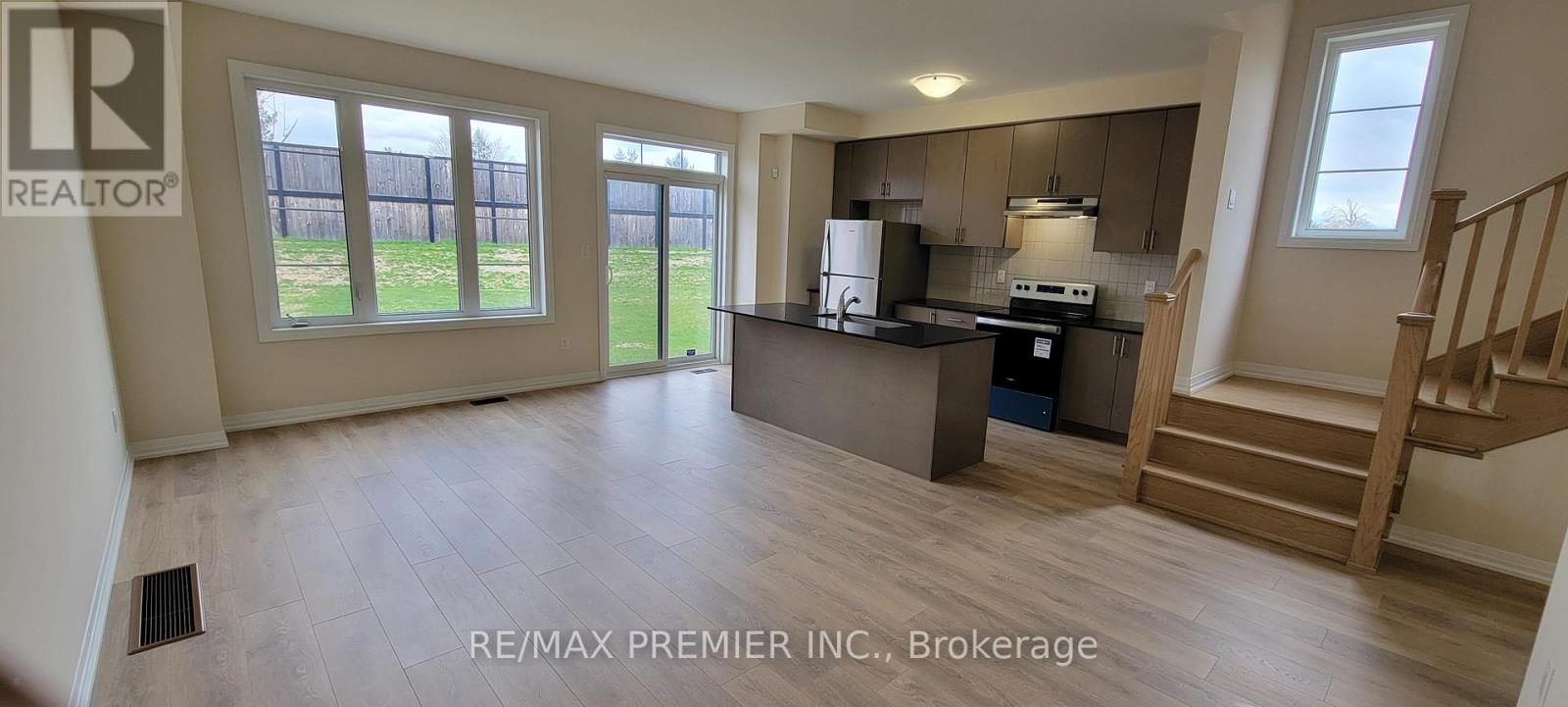 94 Turnberry Lane, Barrie (Painswick South), Ontario  L4N 6K7 - Photo 2 - S13072450