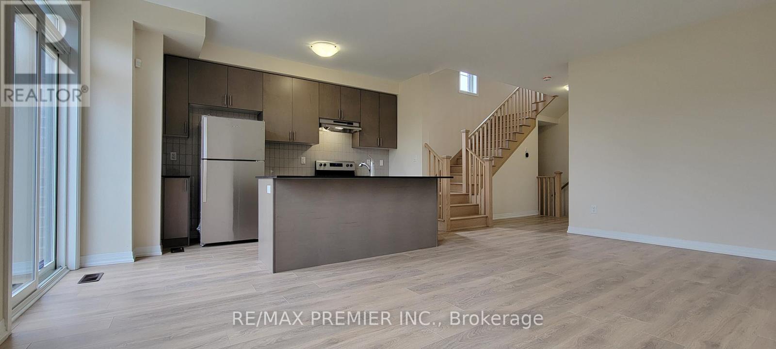 94 Turnberry Lane, Barrie (Painswick South), Ontario  L4N 6K7 - Photo 3 - S13072450