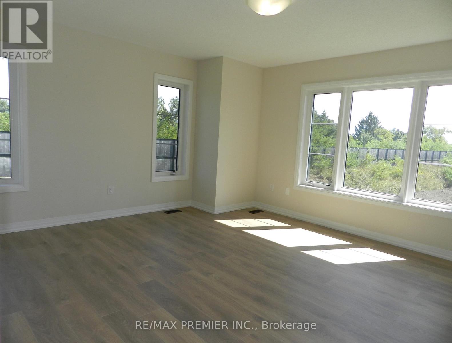 94 Turnberry Lane, Barrie (Painswick South), Ontario  L4N 6K7 - Photo 7 - S13072450