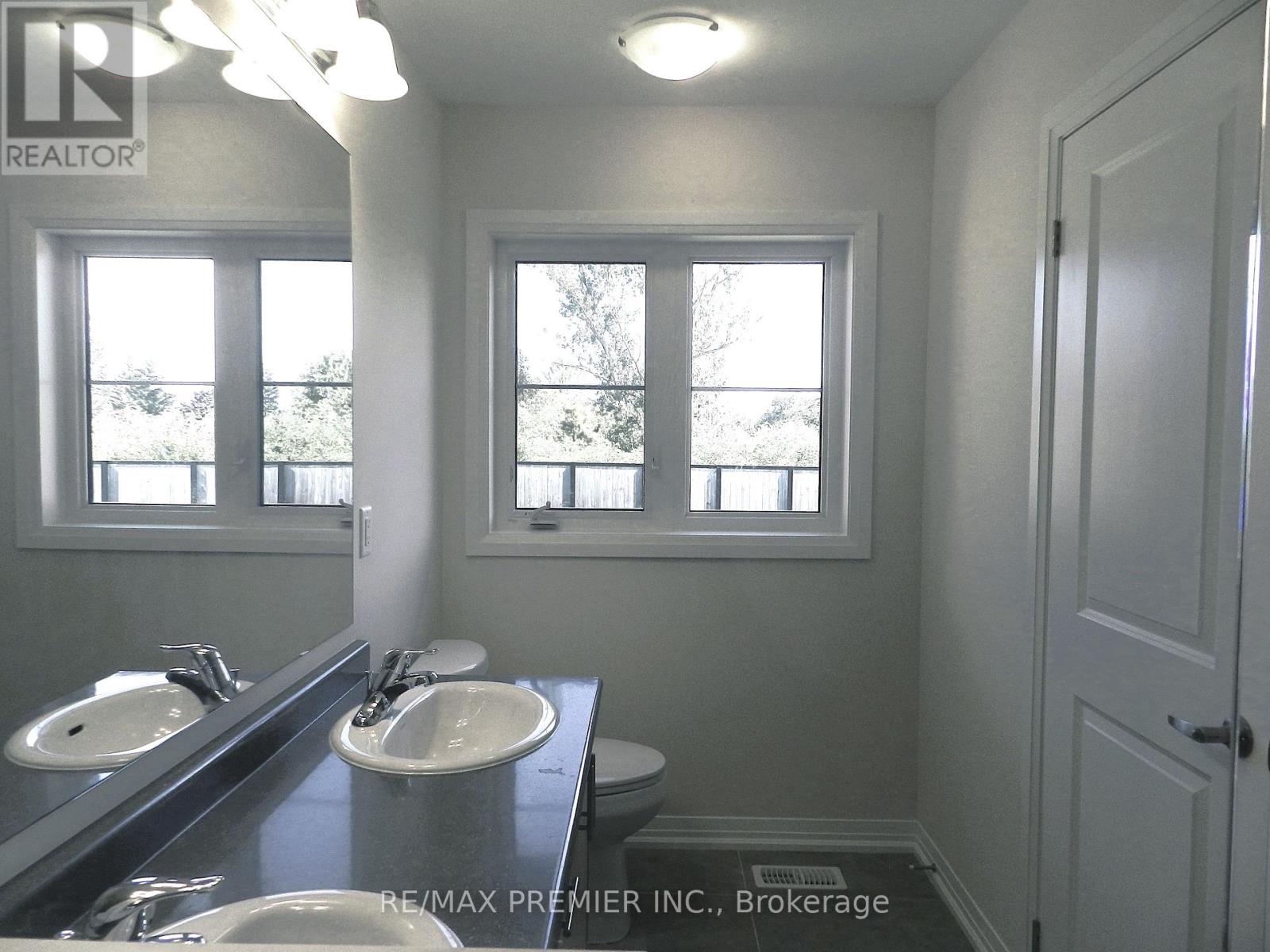 94 Turnberry Lane, Barrie (Painswick South), Ontario  L4N 6K7 - Photo 8 - S13072450