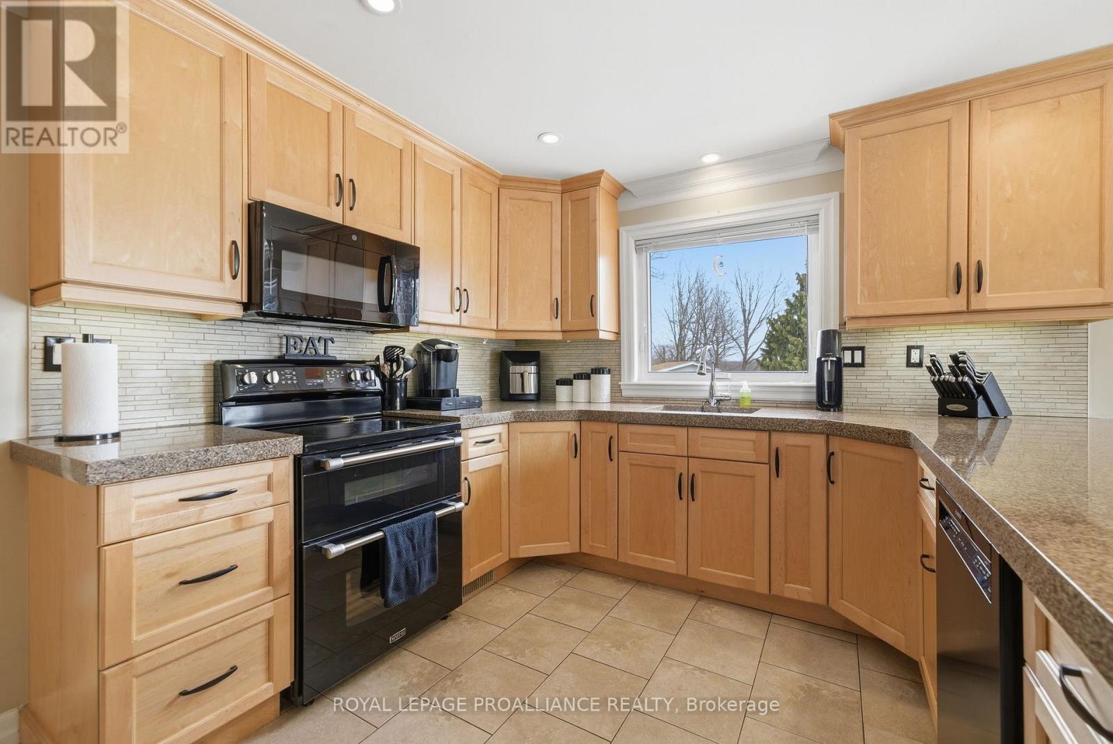 1072 Ontario Street, Cobourg, Ontario  K9A 3C7 - Photo 10 - X12940394