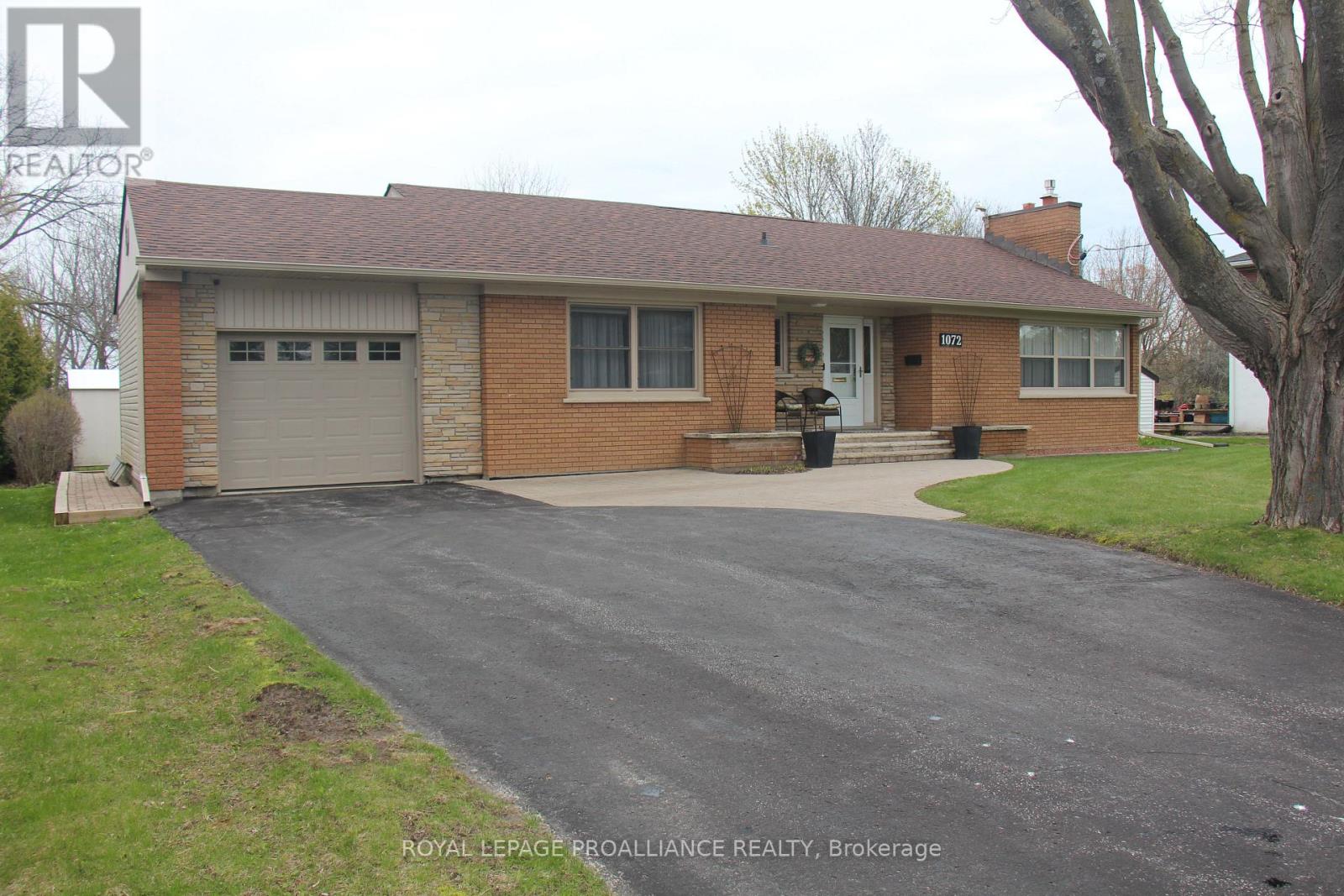 1072 Ontario Street, Cobourg, Ontario  K9A 3C7 - Photo 3 - X12940394
