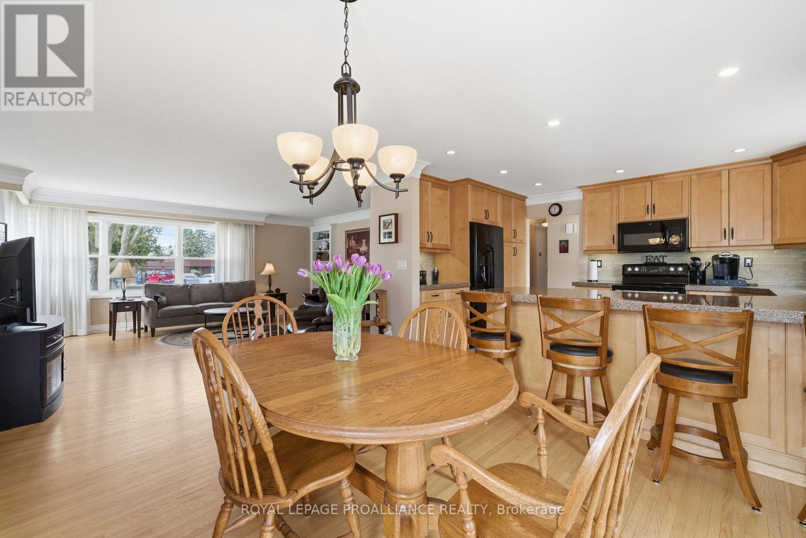 1072 Ontario Street, Cobourg, Ontario  K9A 3C7 - Photo 9 - X12940394