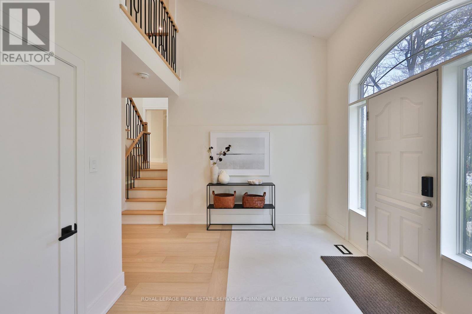 1340 Contour Drive, Mississauga, Ontario  L5H 1B2 - Photo 5 - W13072444