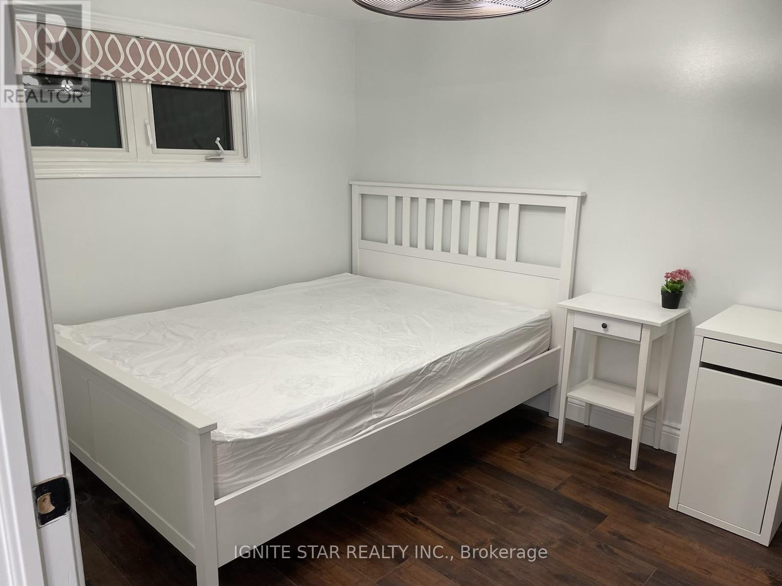 Lower Level - 323 Montego Road, Mississauga, Ontario  L5B 1C6 - Photo 8 - W13072462