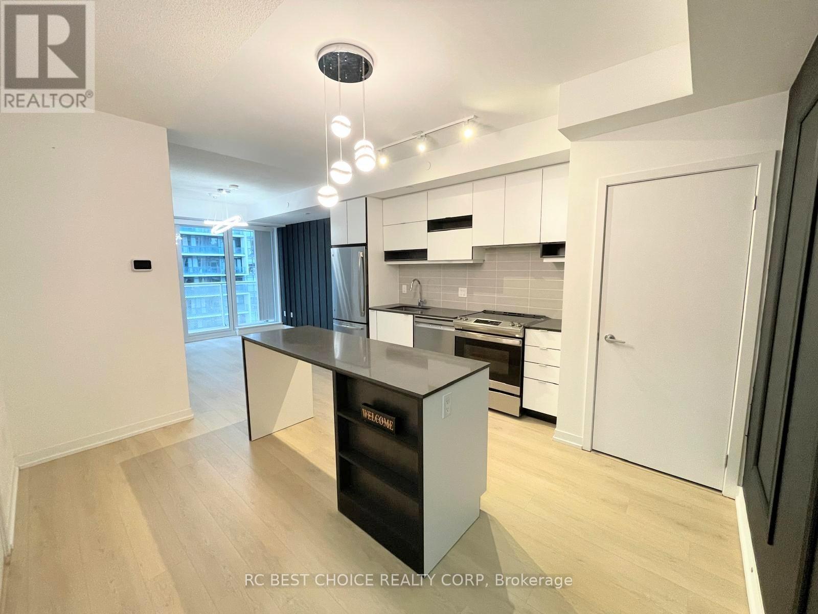 1302 - 4065 Confederation Parkway, Mississauga, Ontario  L5B 0L4 - Photo 2 - W13072516