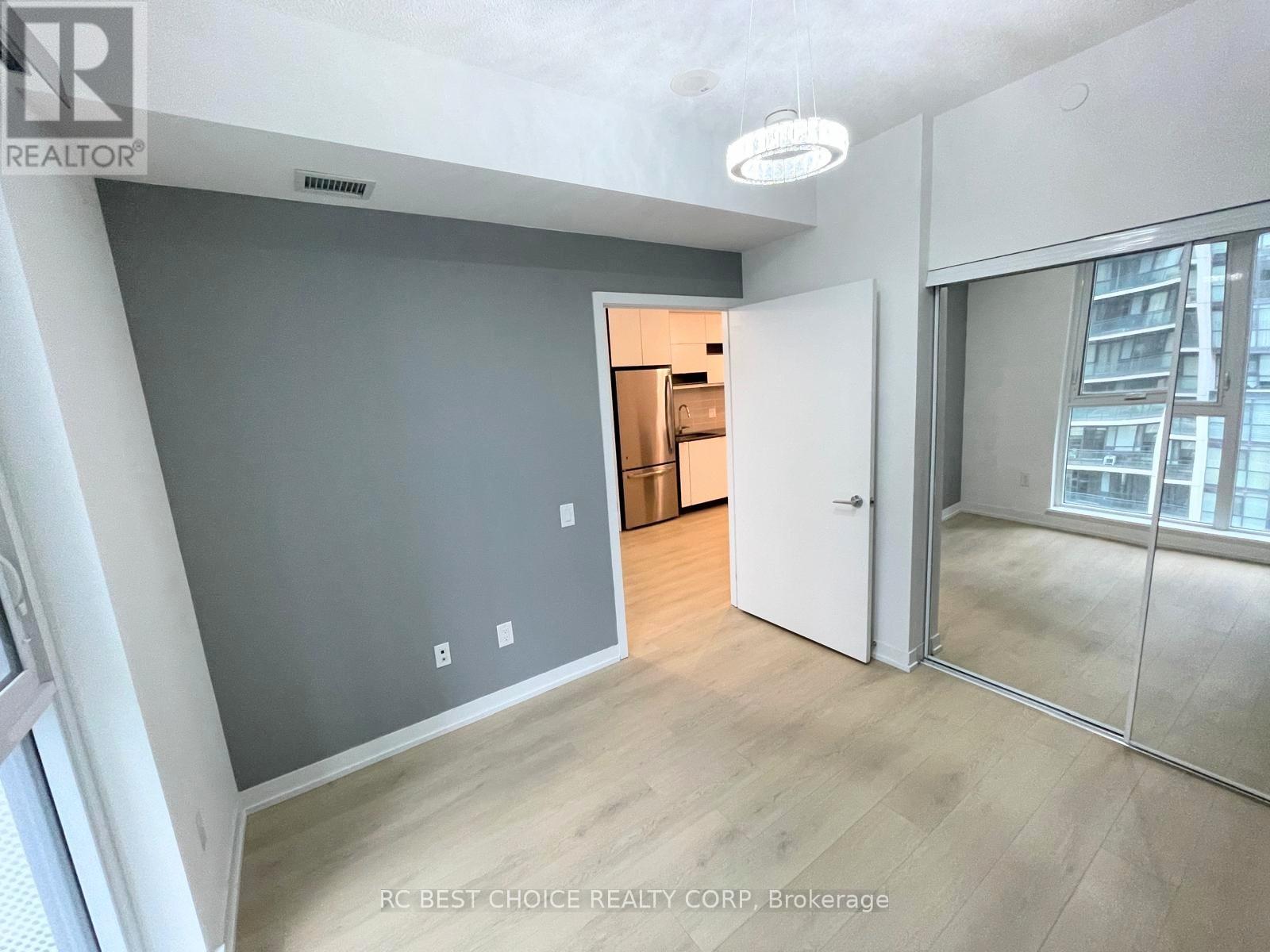 1302 - 4065 Confederation Parkway, Mississauga, Ontario  L5B 0L4 - Photo 9 - W13072516