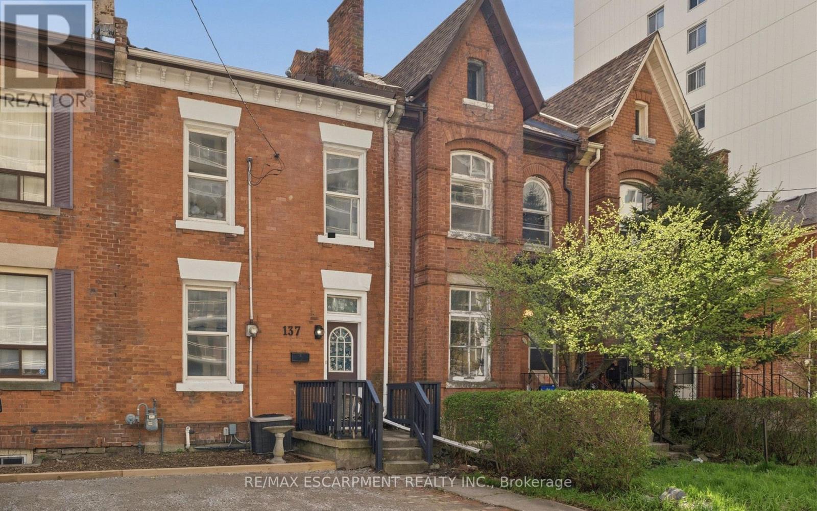 137 MARKET STREET, Hamilton, Ontario