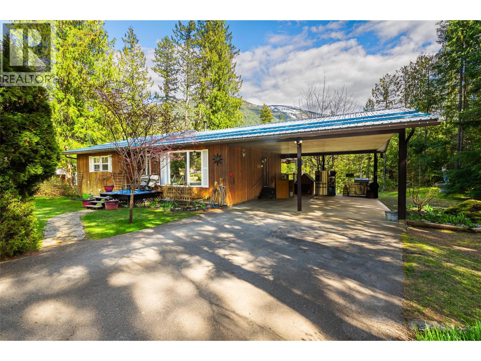16324 Bowe Road, Crawford Bay, British Columbia