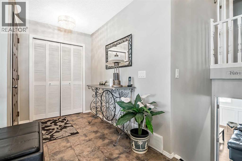 294 Shawnessy Drive Sw, Calgary, Alberta  T2Y 1M5 - Photo 3 - A2305251
