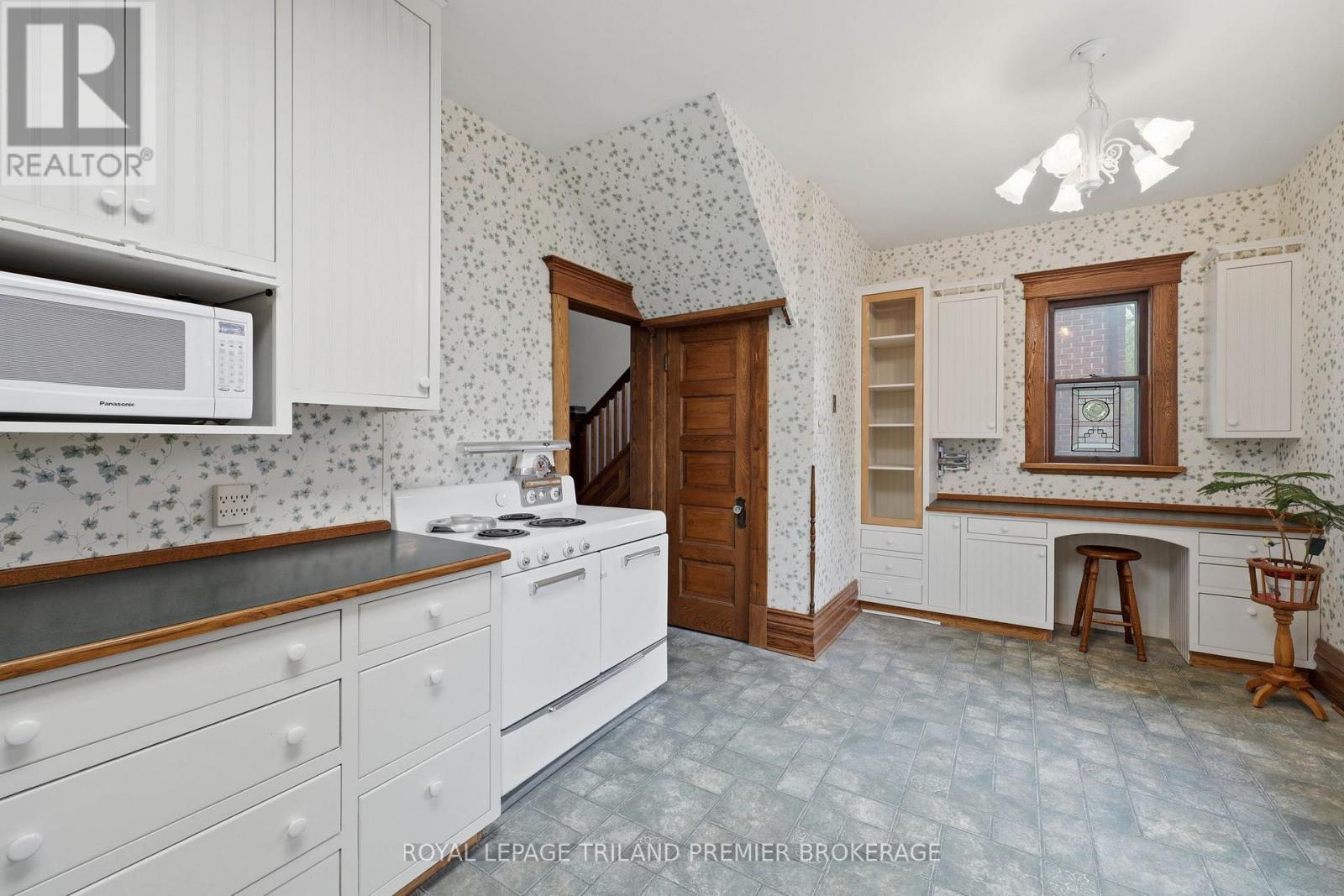 238 Ridout Street S, London South, Ontario  N6C 3Y4 - Photo 11 - X13072652
